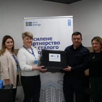 заступник Начальника ОВА Андрій Кавунець, представники громад та передане обладнання