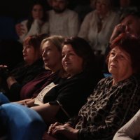 люди в залі