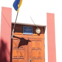 Вхід в школу