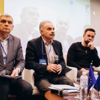 Фото чоловіків під час виступу