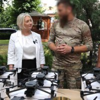 Перша заступниця начальника ОВА Наталя Заболотна та військовий