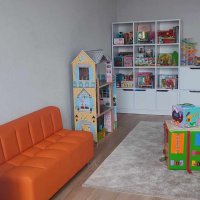 кімната для занять з дітьми молодшого шкілького віку. іграшки