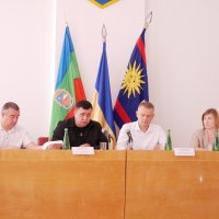 Заступник начальника ОВА Андрій Кавунець з учасниками заходу