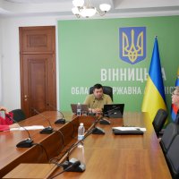 Заступник начальника ОВА Андрій Кавунець та учасники зустрічі