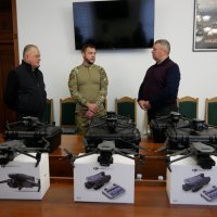 Заступник начальника ОВА Сергій Здітовецький, голова обласної Ради Вячеслав Соколовий та військовий