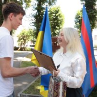 Перша заступниця начальника ОВА Наталя Заболотна та учасник зустрічі