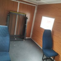 автомобіль обладнаний підйомником для перевезення людей на інвалідному візку