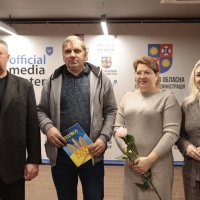 Перша заступниця начальника ОВА Наталя Заболотна, голова обласної Ради Вячеслав Соколовий та учасники заходу