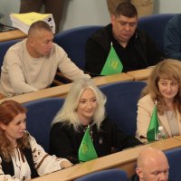 Перша заступниця начальника ОВА Наталя Заболотна з учасниками сесії
