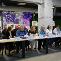 Загальне фото членів колегії Департаменту, запрошених представників громадських організацій та сільгоспвиробників, які сидять з правої сторони столу колегії