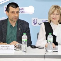Начальник Головного управління Пенсійного фонду області Олена Корчака та секретар Гніванської міської ради Андрій Висідалко