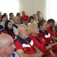 У День екстреної медичної допомоги Народна депутатка України Ірина Борзова вручає Грамоти Верховної Ради України.