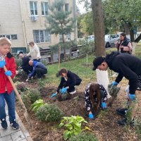 Акція висадки кущів лаванди на «Алеї поколінь» від вихованців Вінницької обласної станції юних натуралістів.