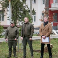 начальник Управління розвитку територій та інфраструктури ОВА Владислав Валендюк та учасники заходу