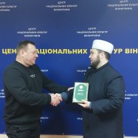 Фото чоловіків під час наради