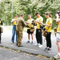 учасники квесту під час виконання завдань