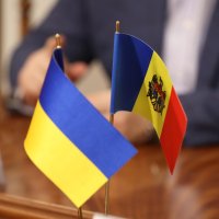 Прапори України та Республіки Молдова