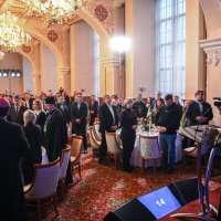  Фото учасників молитовного сніданку