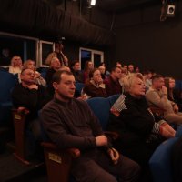 люди в залі