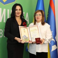 Вручення грамот Верховної Ради України, народною депутаткою України Іриною Борзовою.