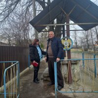 люди біля криниці