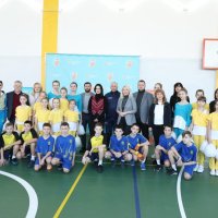 Народна депутатка України Ірина Борзова, Перший заступник Начальника ОВА Наталя Заболотна та команди з футзалу та черлідингу Жмеринського ліцею №6