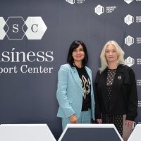 Перша заступниця начальника ОВА Наталя Заболотна та учасниця зустрічі