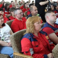 У День екстреної медичної допомоги Народна депутатка України Ірина Борзова вручає Грамоти Верховної Ради України.