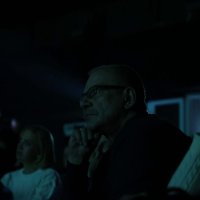 люди в залі