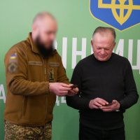 заступник начальника ОВА Сергій Здітовецький та військовий