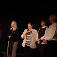 Перша заступниця начальника ОВА Наталя Заболотна та люди в залі