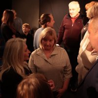 Перша заступниця начальника ОВА Наталя Заболотна та люди в залі