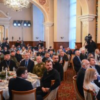 Фото учасників молитовного сніданку