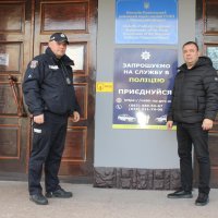 начальник Могилів-Подільської районної військової адміністрації Юрій Яцук та представник поліції