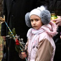 учасники церемонії покладання квітів