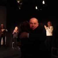 люди в залі