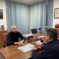  Фото чоловіків в кабінеті