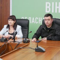 Заступник Начальника ОВА Андрій Кавунець та голова ГО "Джерело надії України" Алла Студілко